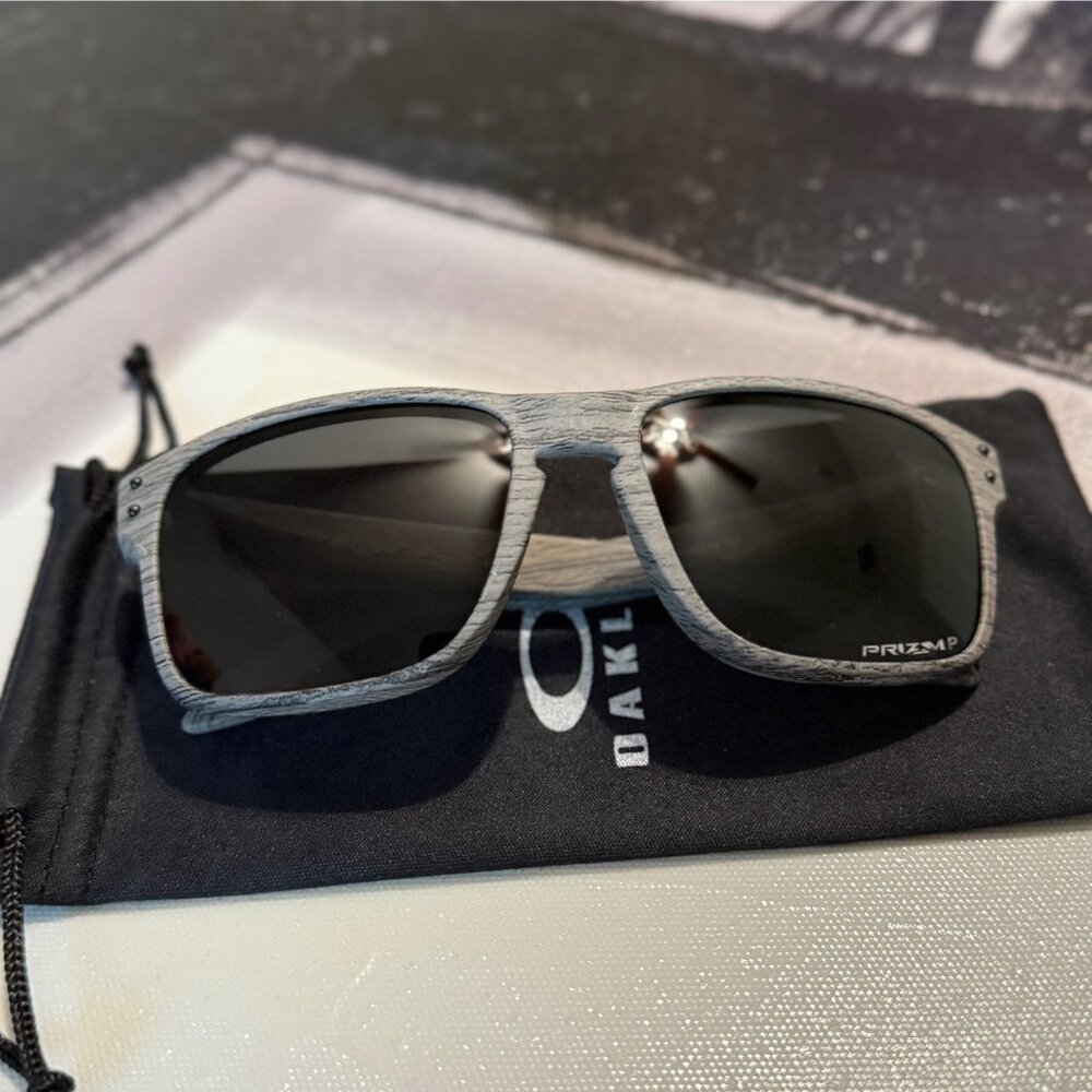 OO9102 Oakley Holbrook Woodgrain Prizm Polarized Sunglasses - Picture 11 of 13